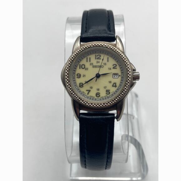 VTG Seiko Women\'s Luminous Field Watch 27mm - New Battery - Adjustable - WR main image 8